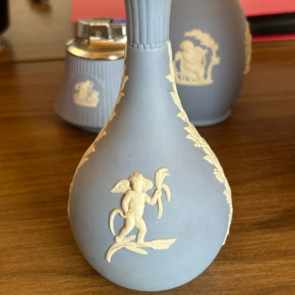 Wedgwood Light Blue Jasperware Dish with White Relief Accents - Picture 2 of 5